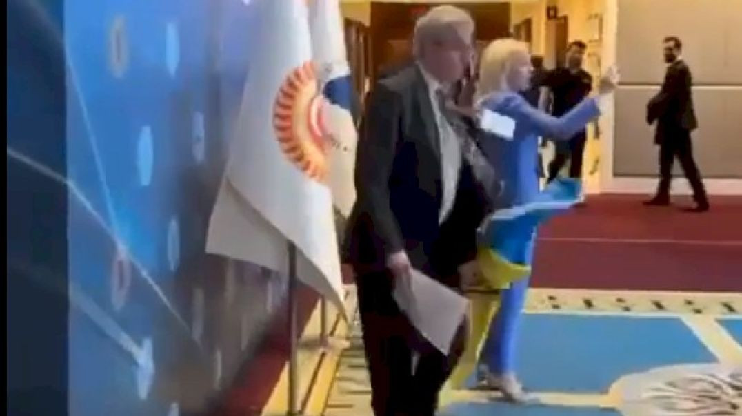 ⁣Representative of Russia snatched the flag of Ukraine